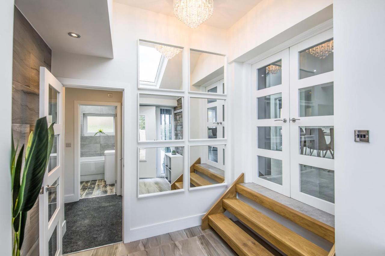 Luxury Property With Hot Tub And Sea Views Oystermouth Exterior foto